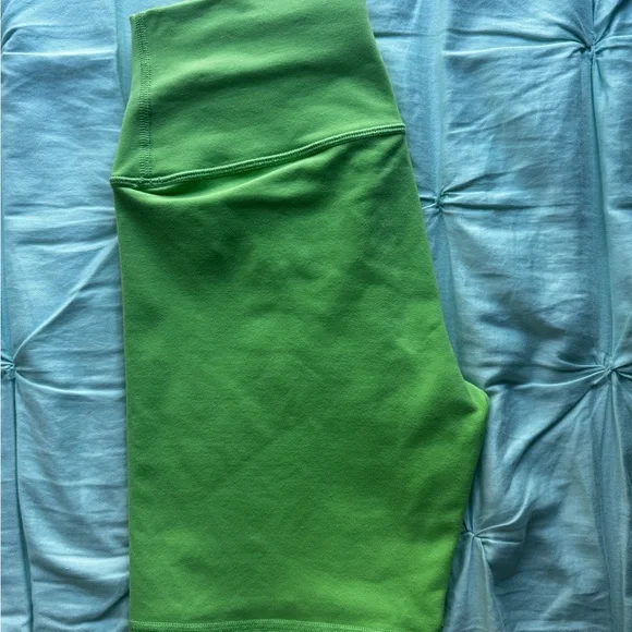 ALO Yoga Green Bike Shorts with Compression Fit - Picture 4 of 7